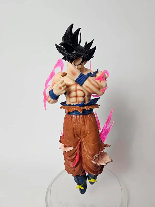 Dragon_Ball_Z_Goku_Action_Figure_-_22cm_PVC_Standing_Model_for_Office_Desk_&_Table_Display