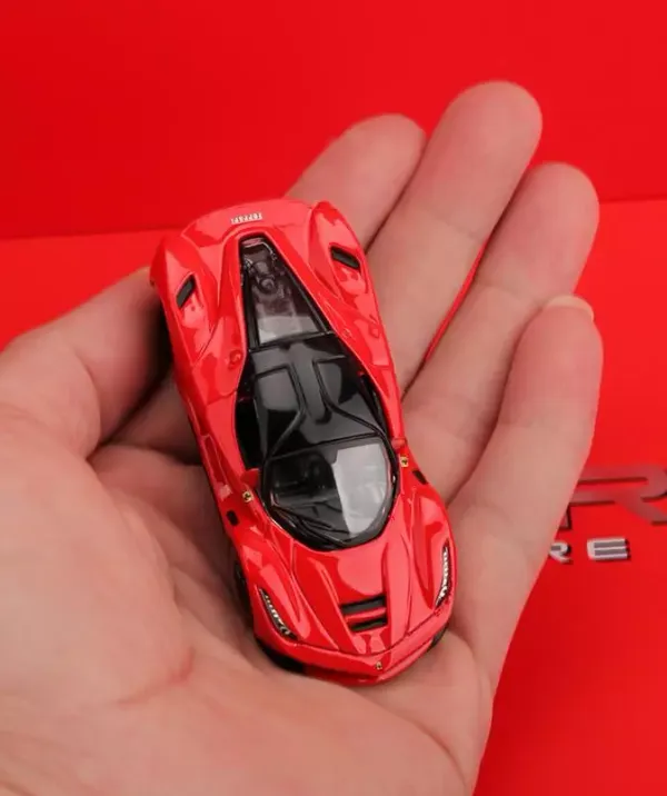 Bburago_1:64_Scale_Ferrari_LaFerrari_Diecast_Metal_Model_Car_-_Premium_Race_Collection_Toy