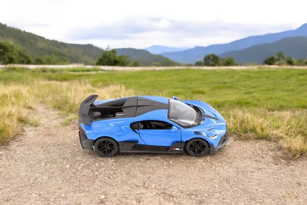 Kinsmart_Blue_Bugati_Divo_Metal_1:36_Diecast_Model_Car_For