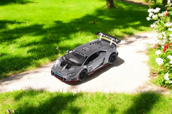 Kinsmart_Grey_Lamborghini_Huracan_Lp620_Metal_1:36_Diecast_Model_Car_For