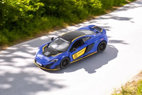 Kinsmart_Blue_Mclaren_675Lt_Exclusive_Edition_Metal_1:36_Diecast_Model_Car_For