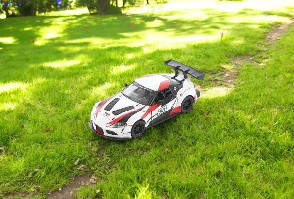Kinsmart_White_Toyota_Gr_Supra_Racing_Concept_Livery_Edition_Metal_1:36_Diecast_Model_Car_For