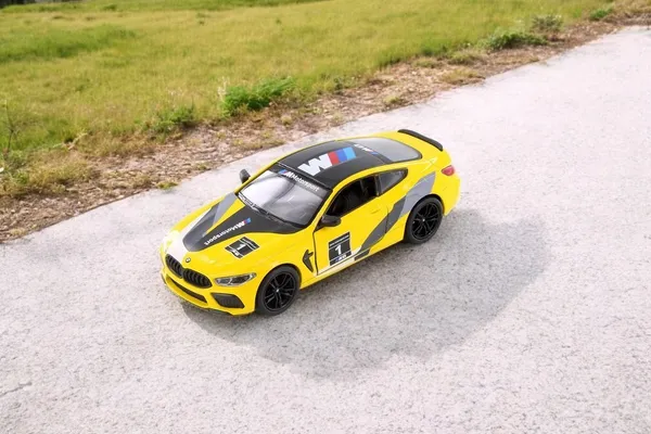 Kinsmart_Yellow_Bmw_M8_Competition_Coupe_Metal_1:38_Diecast_Model_Car_For