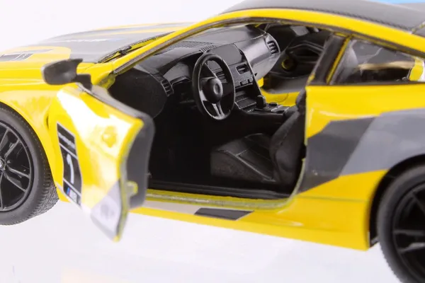 Kinsmart_Yellow_Bmw_M8_Competition_Coupe_Metal_1:38_Diecast_Model_Car_For