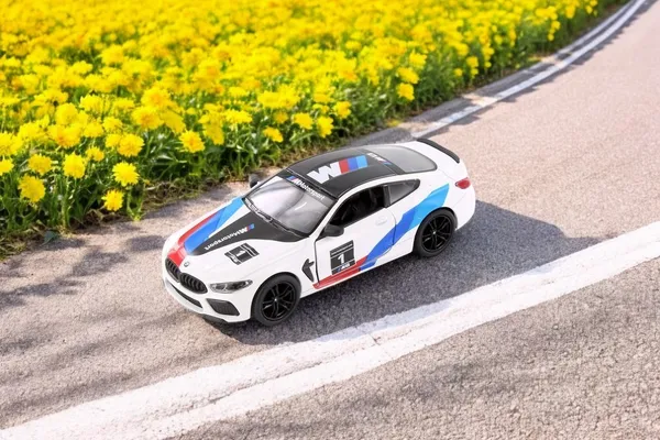White_Bmw_M8_Competition_Coupe_Metal_1:38_Diecast_Model_Car_For