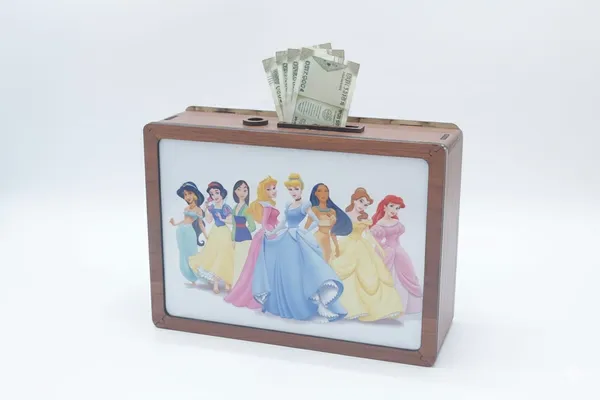 Mickey_&_Minnie_Wooden_Piggy_Bank_–_Cartoon_Theme,_Gift_for_Children