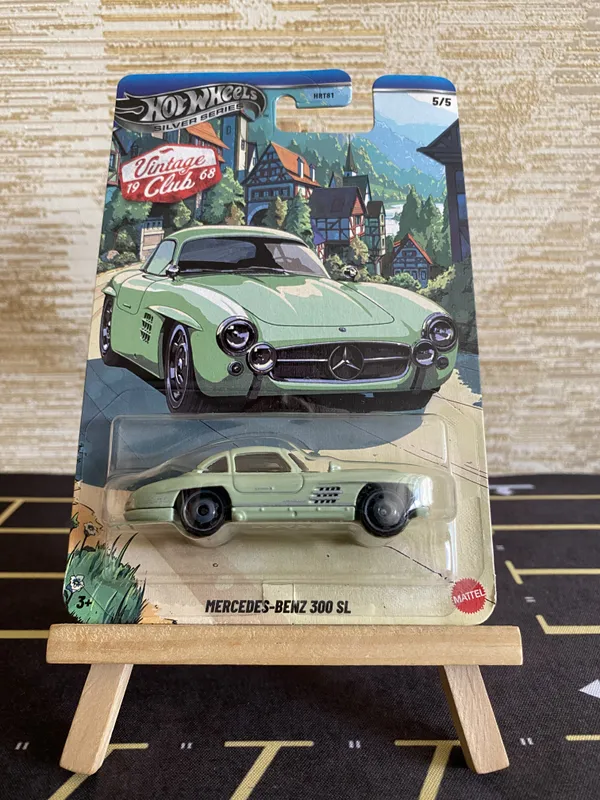Hotwheels_1:64_Scale_SILVER_SERIES_VINTAGE_CLUB_1968_MERCEDES_BENZ_300_SL_5/5_GREEN_JKY25_(METAL_BASE)