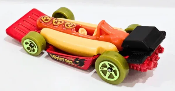 Hot_Wheels_1:64_Scale_STREET_WIENER_Fast_Foodie_1/5_85/250