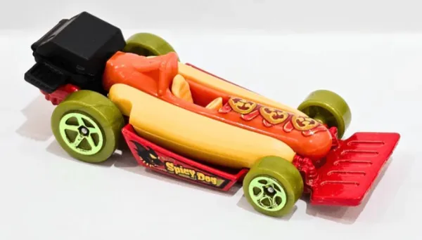 Hot_Wheels_1:64_Scale_STREET_WIENER_Fast_Foodie_1/5_85/250