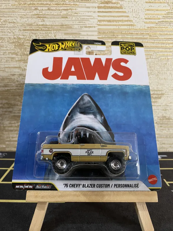 Hotwheels_Premium_1:64_Scale_Pop_culture_2026_75_CHEVY_BLAZER_CUSTOM_CREME_JHX03_JAWS
