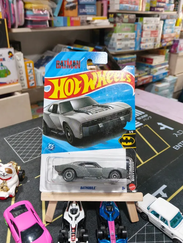Hot_Wheels_1:64_Scale_BATMOBILE_BATMAN_1/5_GRAY_4/250_(IMPORTED)