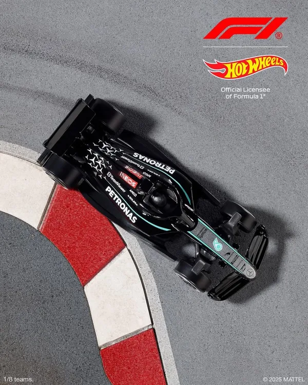 Hot_Wheels_1:64_Scale_MERCEDES-AMG_PETRONAS_FORMULA_ONE_TEAM_Track_Aces_1/5_59/250_(USA_IMPORTED)