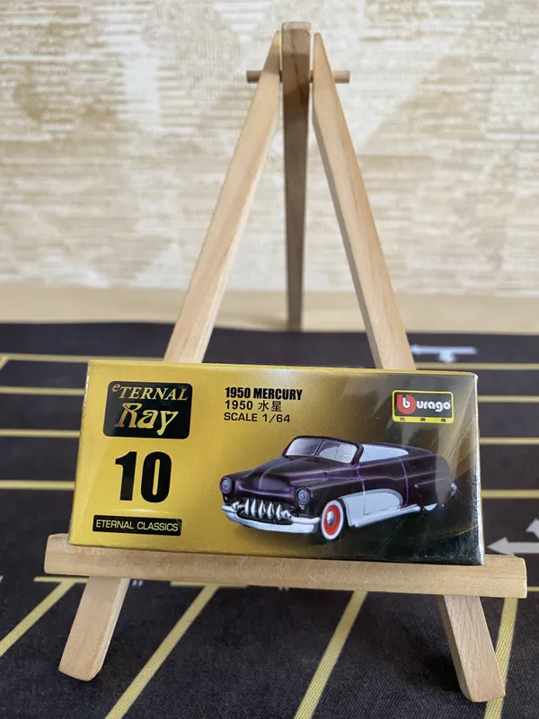 Bburago_1:64_Scale_Die-Cast_Car_1950_MERCURY_ETERNAL_CLASSICS_