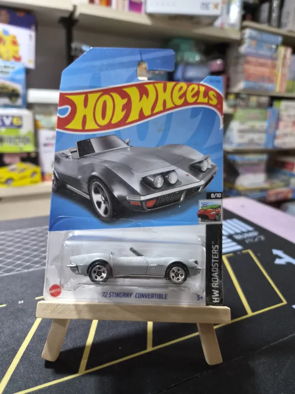 Hot_Wheels_1:64_Scale_72_Stingray_Convertible_HW_Roadsters_8/10_SILVER_132/250_(USA_IMPORTED)