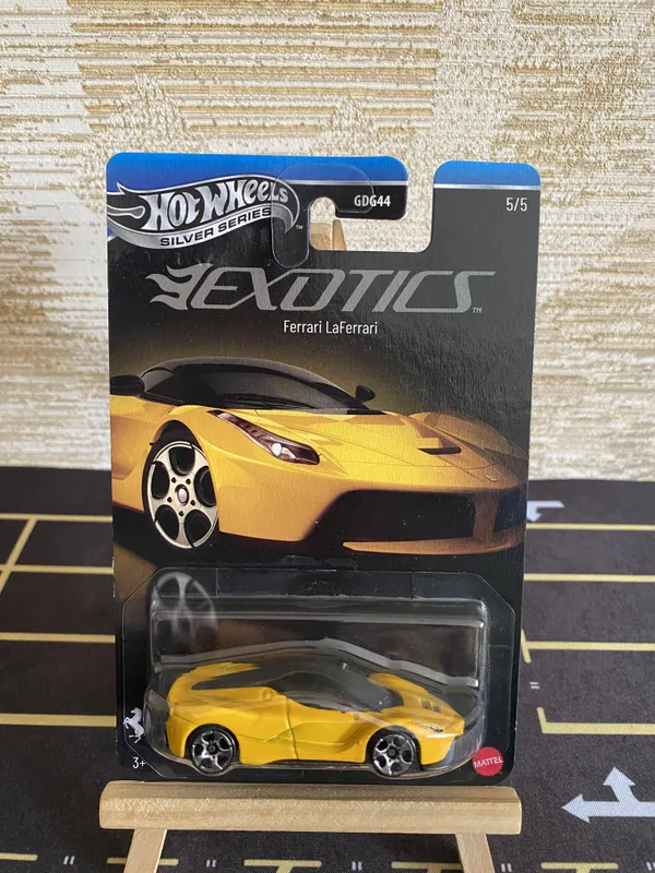 Hot_Wheels_1:64_Scale_SILVER_SERIES_EXOTICS_FERRARI_LaFERRARI_5/5_YELLOW_JKX80