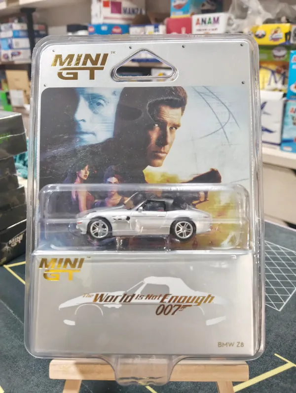 MINI_GT_BMW_Z8_"THE_WORLD_IS_NOT_ENOUGH"_SILVER_MGT_906-007E