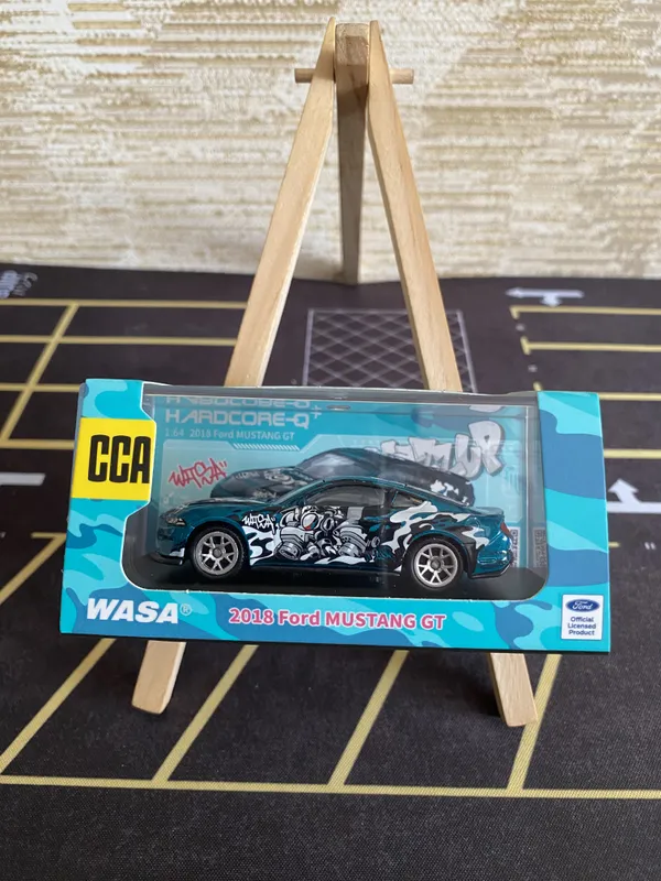 CCA_1_:_64_SCALE_2018_FORD_MUSTANG_GT_ACRYLIC_DISPLAY_BOX_GREEN