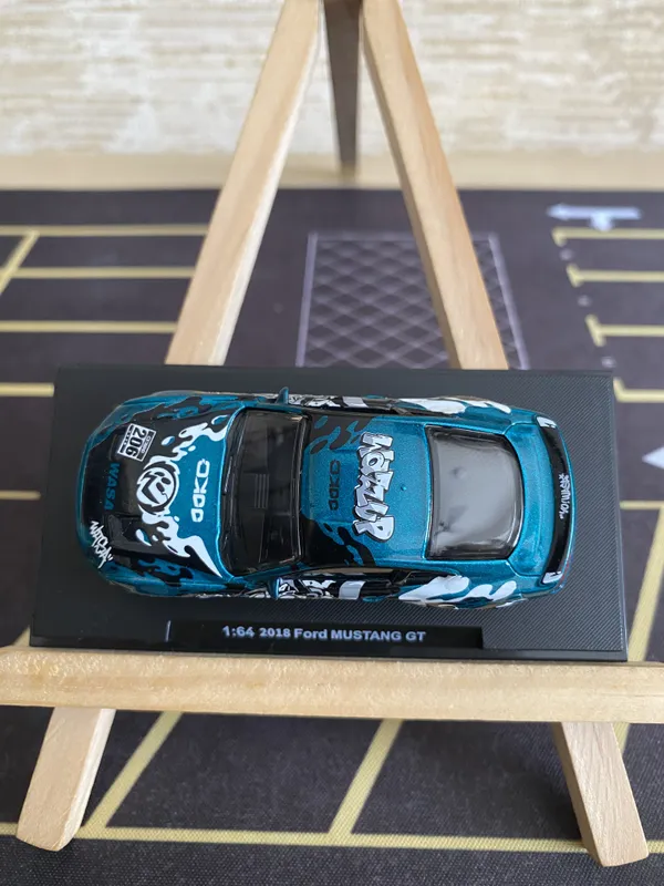 CCA_1_:_64_SCALE_2018_FORD_MUSTANG_GT_ACRYLIC_DISPLAY_BOX_GREEN