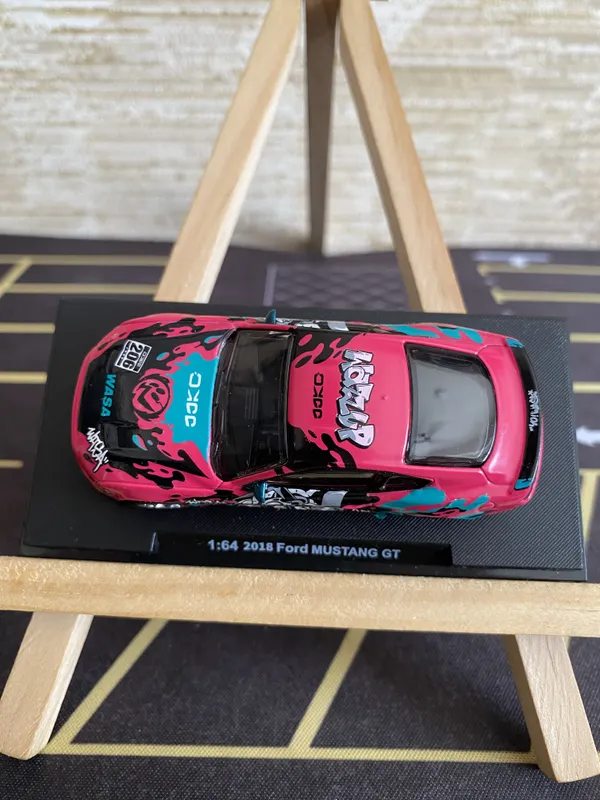 CCA_1_:_64_SCALE_2018_FORD_MUSTANG_GT_ACRYLIC_DISPLAY_BOX_PINK