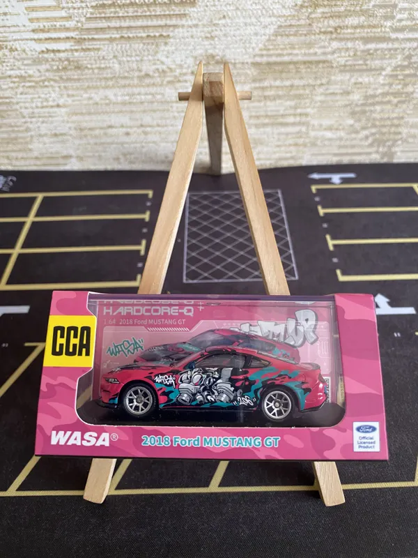 CCA_1_:_64_SCALE_2018_FORD_MUSTANG_GT_ACRYLIC_DISPLAY_BOX_PINK