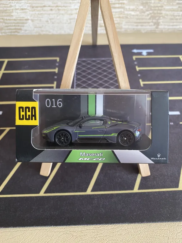 CCA_1_:_64_SCALE_MASERATI_MC20_ACRYLIC_DISPLAY_BOX_GRAY