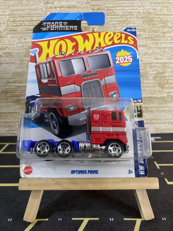 HOT_WHEELS__1:64_SCALE_OPTIMUS_PRIME_HW_SCREEN_TIME_6/10_RED_104/250_(IMPORTED)