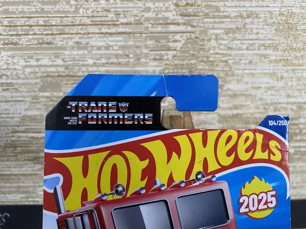HOT_WHEELS__1:64_SCALE_OPTIMUS_PRIME_HW_SCREEN_TIME_6/10_RED_104/250_(IMPORTED)