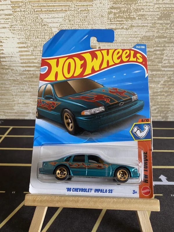 Hot_Wheels_1:64_Scale_96_CHEVROLET_IMPALA_SS_HW_TORQUE_8/10_GREEN_242/250