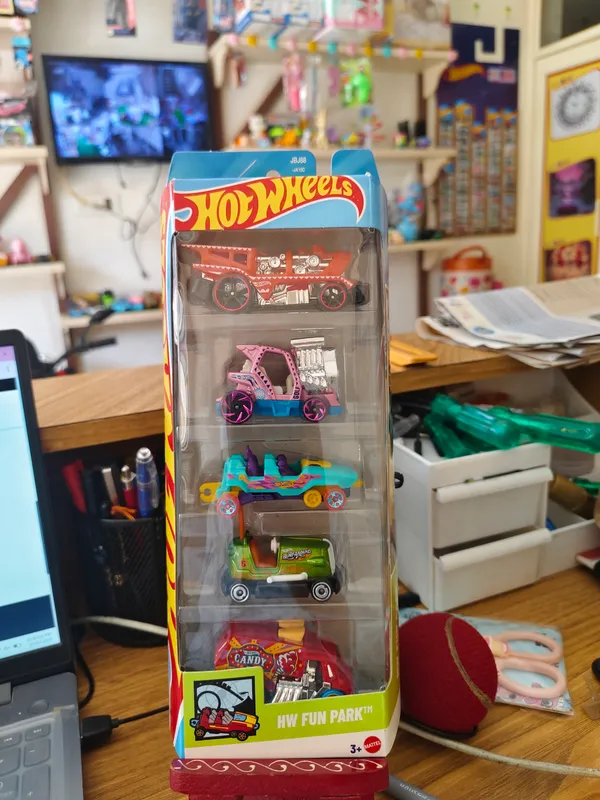 Hot_Wheels_1:64_Scale_HW_FUN_PARK_JBJ88_Pack_of_5_(BUMP_AROUND™,__LOOPSTER™_,_COOL-ONE,_LOCO_MOTORIN',_TEE'D_OFF_2)