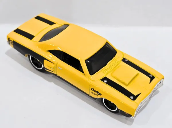 Hot_Wheels_1:64_Scale_69_DODGE_CORONET_SUPERBEE_Muscle_Mania__5/10_208/250