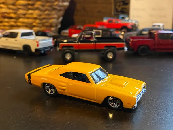 Hot_Wheels_1:64_Scale_69_DODGE_CORONET_SUPERBEE_Muscle_Mania__5/10_208/250