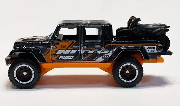 HOT_WHEELS_20_JEEP_GLADIATOR_HW_DIRT_8/10_BLACK_130/250_(IMPORTED)