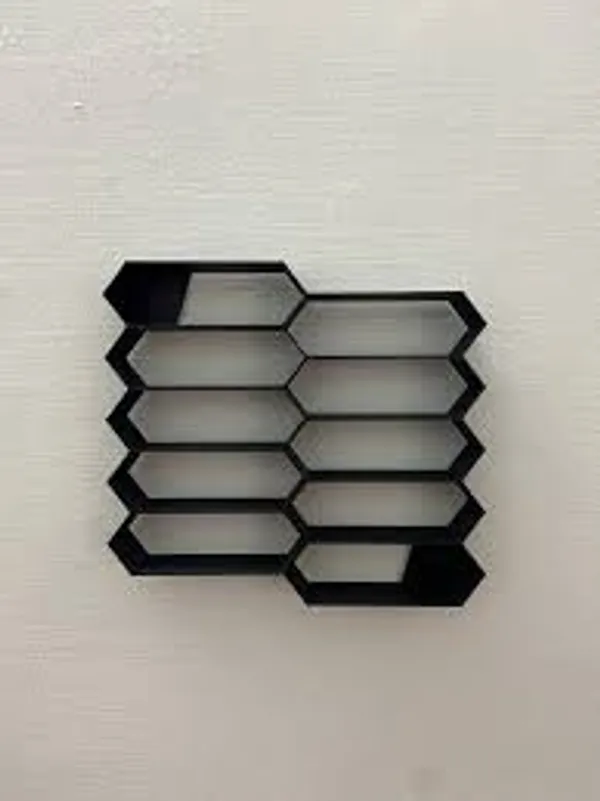 Honey_COMB_Shelf_for_10_1:64_Scale_Cars