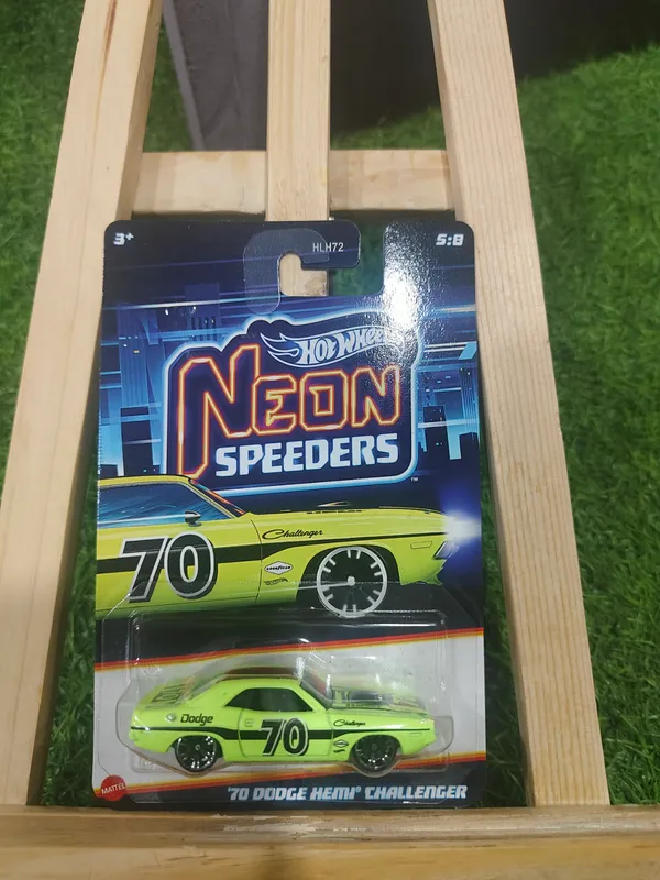 HotWheels_1:64_SILVER_SERIES_NEON_SPEEDERS_70_DODGE_HEMI_CHALLENGER_GREEN_5/8_JKX97