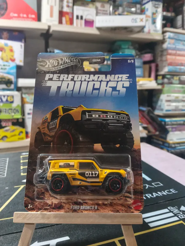 HotWheels_1:64_SILVER_SERIES_PERFORMANCE_TRUCKS_FORD_BRONCO_R_JKX75_YELLOW_5/5