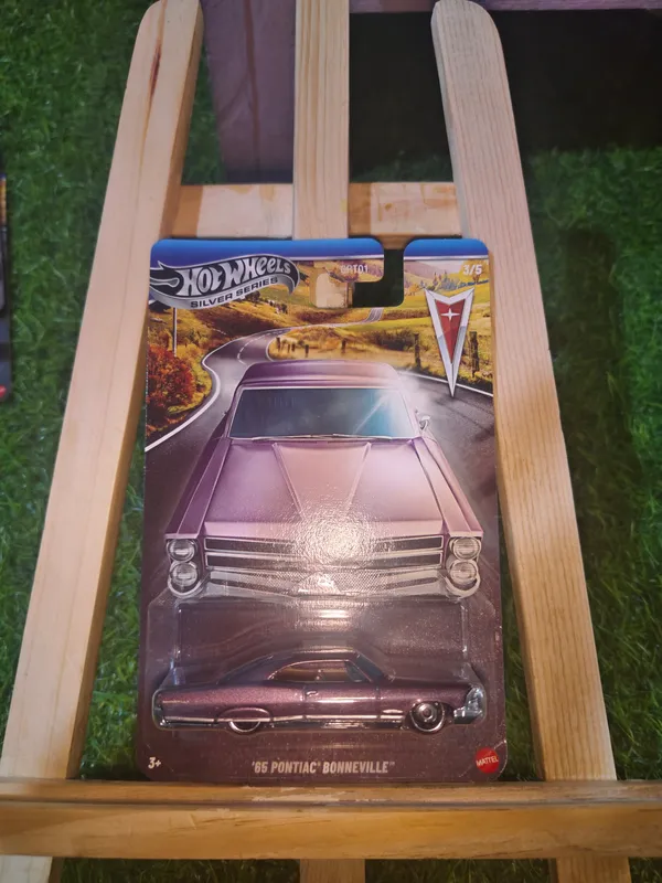 HotWheels_1:64_SILVER_SERIES_Pontiac_100th_Anniversary_65_PONTIAC_BONNEVILLE_JKY12_LAVENDAR_3/5