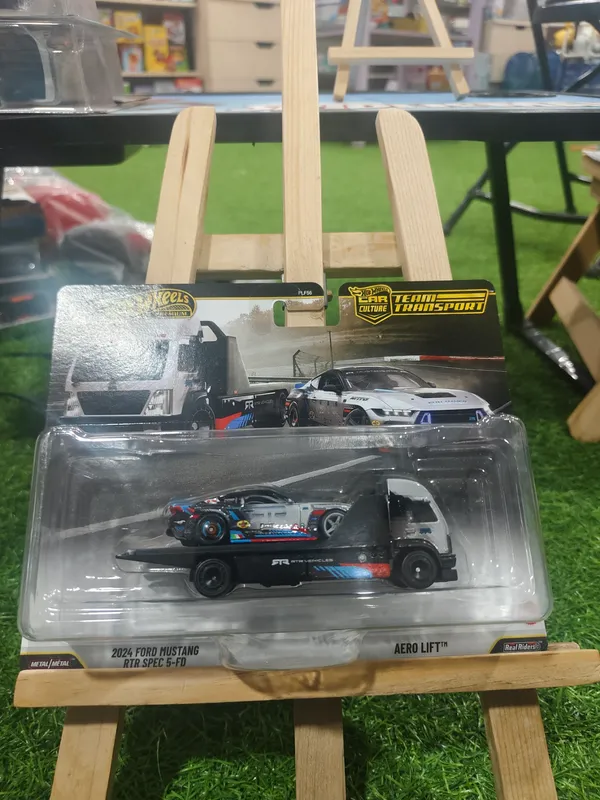 HotWheels_Premium_1:64_Scale_Model_Car_Culture_Team_Transport_AERO_LIFT_WITH_2024_FORD_MUSTANG_RTR_SPEC_5-FD_#90_SILVER
