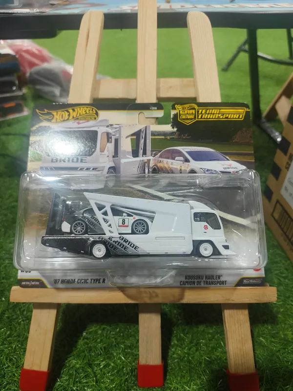 HotWheels_Premium_1:64_Scale_Model_Car_Culture_Team_Transport_KOUSOKU_HAULER_WITH_07_HONDA_CIVIC_TYPE_R_#93_WHITE