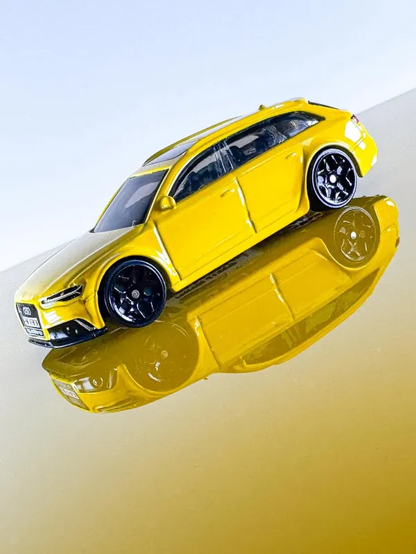 Hot_Wheels_1:64_Scale_17_AUDI_RS_6_AVANT_HW_EURO_2/10_YELLOW_66/250