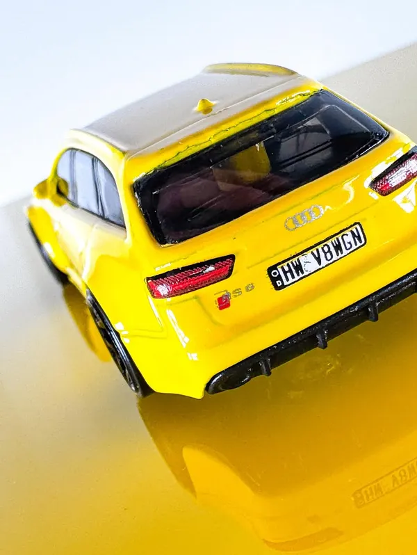 Hot_Wheels_1:64_Scale_17_AUDI_RS_6_AVANT_HW_EURO_2/10_YELLOW_66/250
