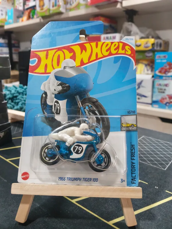 Hot_Wheels_1:64_Scale_1966_TRIUMPH_TIGER_100_FACTORY_FRESH_10/10_BLUE_190/250