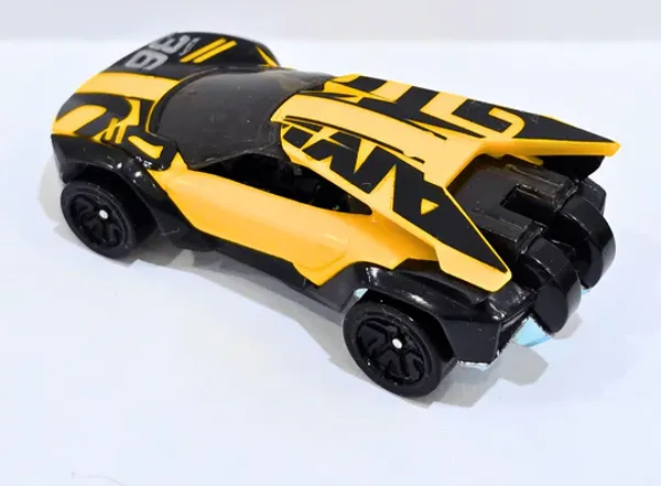 Hot_Wheels_1:64_Scale_AMARU_GTC_Safari_Mode_4/5_Yellow_171/250
