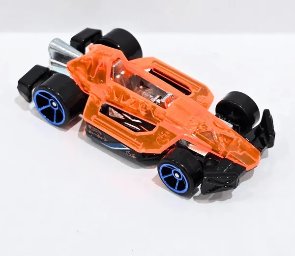 Hot_Wheels_1:64_Scale_ARROW_DYNAMIC_X-Raycers_5/10_Orange_64/250