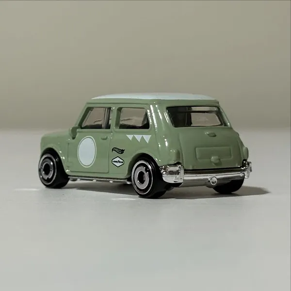 Hot_Wheels_1:64_Scale_AUSTIN_MINI_COOPER_S_THEN_AND_NOW_1/10_BLUE_71/250