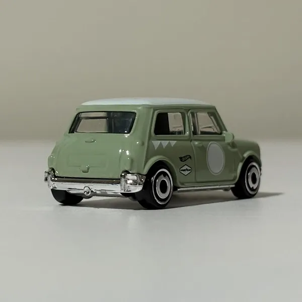 Hot_Wheels_1:64_Scale_AUSTIN_MINI_COOPER_S_THEN_AND_NOW_1/10_BLUE_71/250