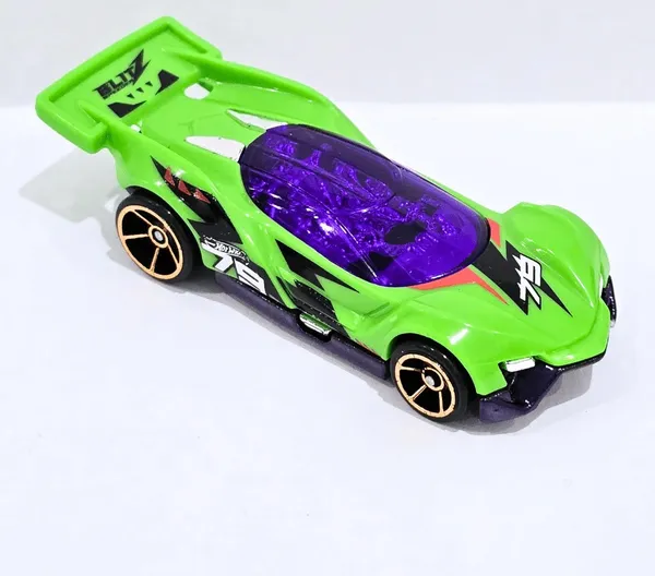 Hot_Wheels_1:64_Scale_BLITZSPEEDER_HW_Track_Champs_2/5_Green_215/250