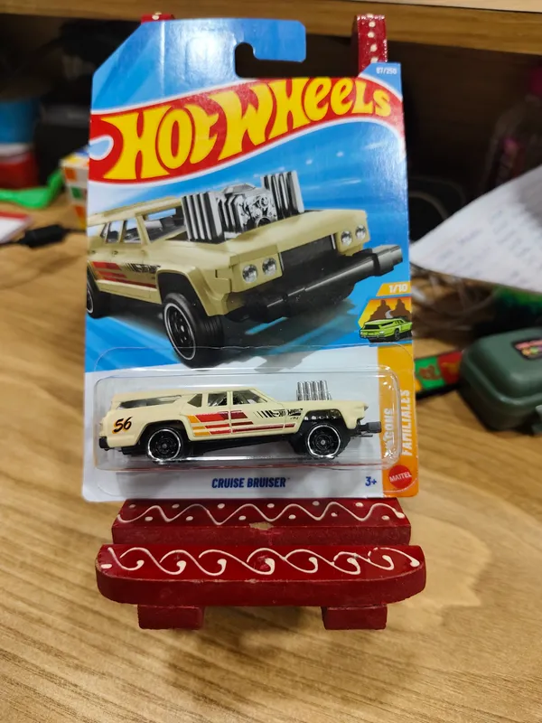 Hot_Wheels_1:64_Scale_CRUISE_BRUISER_WAGONS_FAMILIES_1/10_CREME_87/250