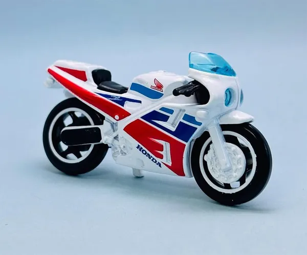 Hot_Wheels_1:64_Scale_HONDA_VFR750R_(RC30)_Moto_Motos_4/5_White_224/250