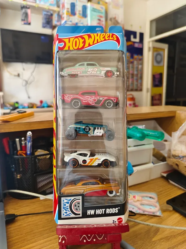 Hot_Wheels_1:64_Scale_HW_HOT_RODS_JKG11_Pack_of_5_('52_Hudson_Hornet_/_'57_Chevy_/_Max_Steel_/_Muscle_and_Blown_/_Hirohata_Merc)