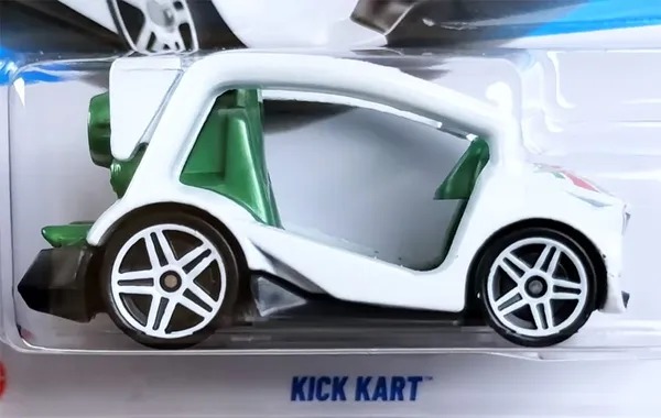 Hot_Wheels_1:64_Scale_KICK_KART_HW_RIDE-ONS_WHITE_2/5_23/250